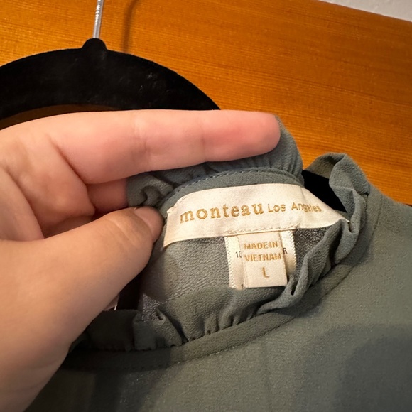 Green Blouse - Picture 2 of 2